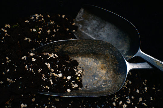 Sch&uuml;ppe und Erde