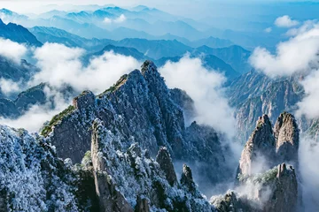 Vlies Fototapete Huang Shan Wolken an den Berggipfeln des Huangshan-Nationalparks. China