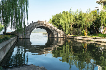 Obraz premium Beautiful architectural landscape and landscape in West Lake, hangzhou