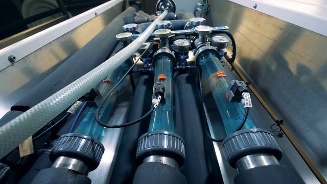 Industrial brewery mechanism with tubes and indicators