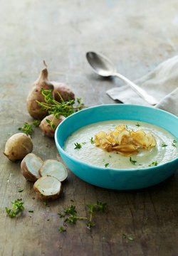 Cream of Jerusalem artichoke soup with Jerusalem artichoke chips and crests