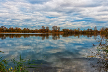 See Landschaft im Herbst 
