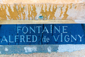 Fototapeta premium Fuente en plaza