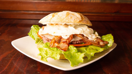 Hamburguer with fried egg and bacon