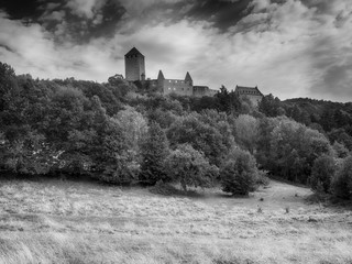 Burg Lichtenberg bei Kusel in Rheinland-Pfalz &ndash; Ansichten in Schwarz-Weiss
