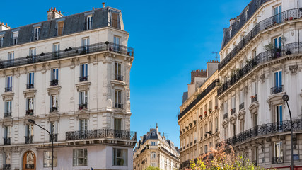 Fototapeta na wymiar Paris, beautiful buildings boulevard des Batignolles, typical parisian facade 