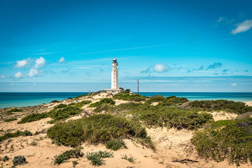 Der Leuchtturm von Trafalgar  eingebettet in den Dünen