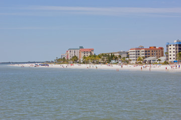 Fototapeta na wymiar Fort Myers Cape Coral Florida Strand Golf von Mexiko