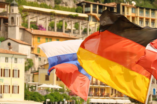 Deutsch-Russiche Freundschaft - Powered by Adobe