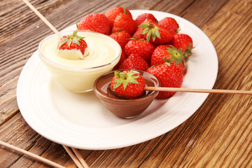 Fondue with Melting chocolate or melted chocolate and strawberry.