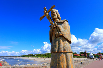 Obraz premium Ustka, Pomerania, Poland - Statue of Saint John of Nepomuk at the breakwater constructions at the Slupia river confluence into Baltic Sea