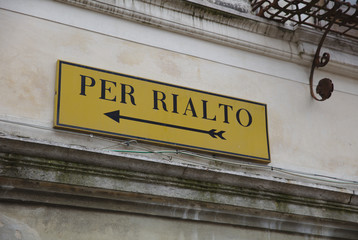 Street sign Per Rialto in Venice 4994