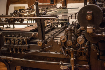 Maschinen der alten Drucktechnik - 233077386