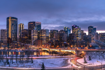 Naklejka premium Calgary's skyline on a cool winter evening.