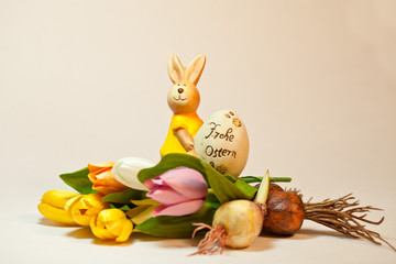 Osterhase mit Tulpen