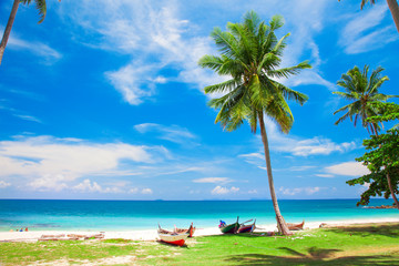 Obraz premium beach and fishing boat, koh Lanta, Thailand