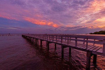 Fototapeta na wymiar sunset at the bridge with red cloud on sky