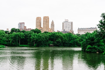 Fototapeta na wymiar The Lake in Central Park in New York