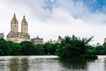Fototapeta na wymiar The Lake in Central Park in New York