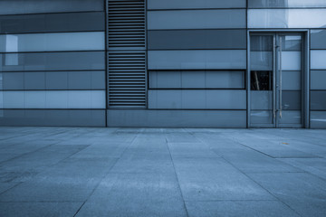 modern office building outdoors in the downtown