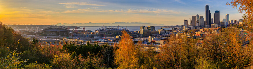 Fototapeta na wymiar Panorama of Seattle downtown skyline sunset view in the fall from Dr. Jose Rizal Park