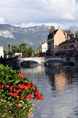 Annecy pont et canal dans la vieille ville