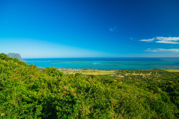Fototapeta na wymiar Ile Maurice - Chamarel - Point de vue sur le lagon