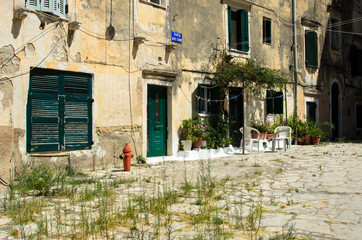 Fototapeta na wymiar View in a square in the historical center of the town of Corfu in Greece