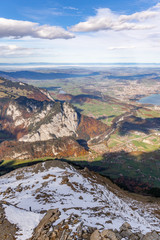 Obraz premium Blick auf die Schweizer Alpen und den Thunersee – Berner Oberland, Schweiz