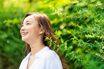 自然　女性　ポートレート