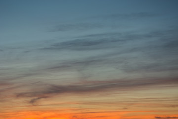 Obraz premium Dispersed clouds after sunset