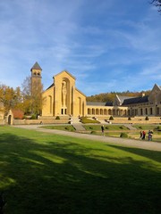 Fototapeta na wymiar Vista della chiesa dell'Abbazia di Notre Dame di Orval, Belgio