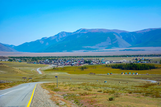 Village on the Chuyskiy trakt