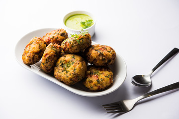 Crispy Corn Tikki, pakora/pakoda or pattice also known as cutlet. served with green chutney. Selective focus