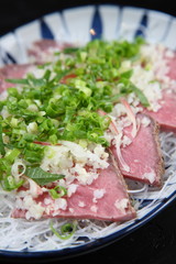 薬味たっぷりのローストビーフ和風仕立て