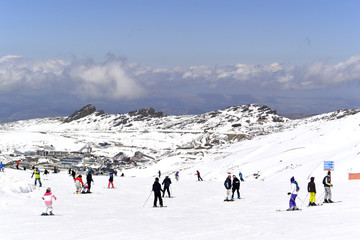 Skiers goes down of the snowy mountains of Sierra Nevada