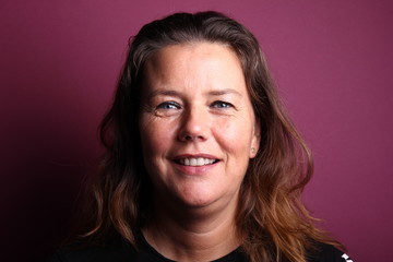 Woman in front of a colored background