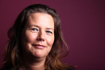 Woman in front of a colored background