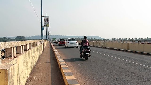 Big traffic on the Siolim bridge 