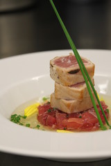 Kurz gebratener Thunfisch 