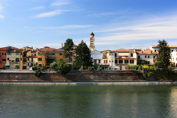 Fototapeta na wymiar View of the city of Verona from the river