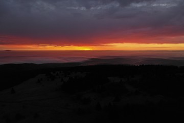 Sonnenaufgang aus der Luft