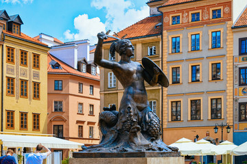 Syrenka mermaid statue on Old Town Market Square in Warsaw © Roman Babakin
