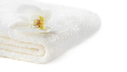 Obraz na płótnie Canvas White towel with Orchid flower on white background