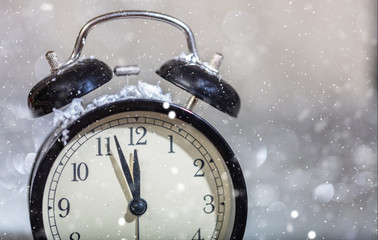 Obraz na płótnie Canvas New Years eve. Minutes to midnight on a vintage alarm clock