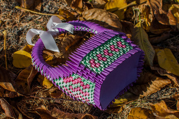Fioletowy koszyk wielkanocny origami 3D - obrazy, fototapety, plakaty