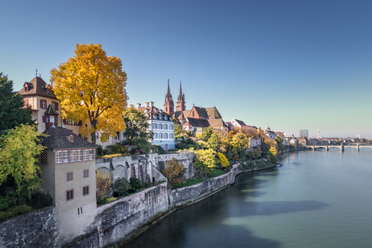 Alt Basel im Herbst, von der Wettsteinbr&uuml;cke aus gesehen.