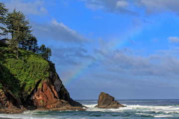 Fototapeta na wymiar Pacific northwest rainbow