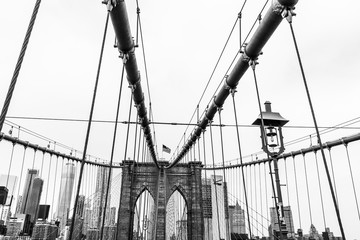 Obraz premium Brooklyn Bridge w czerni i bieli
