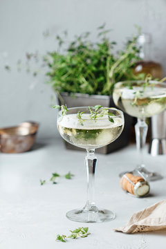 Prosecco with elderflower and timian